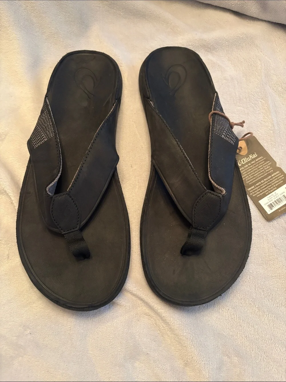 OluKai Men’s Black Flip-Flop Sandals with Padded Thong